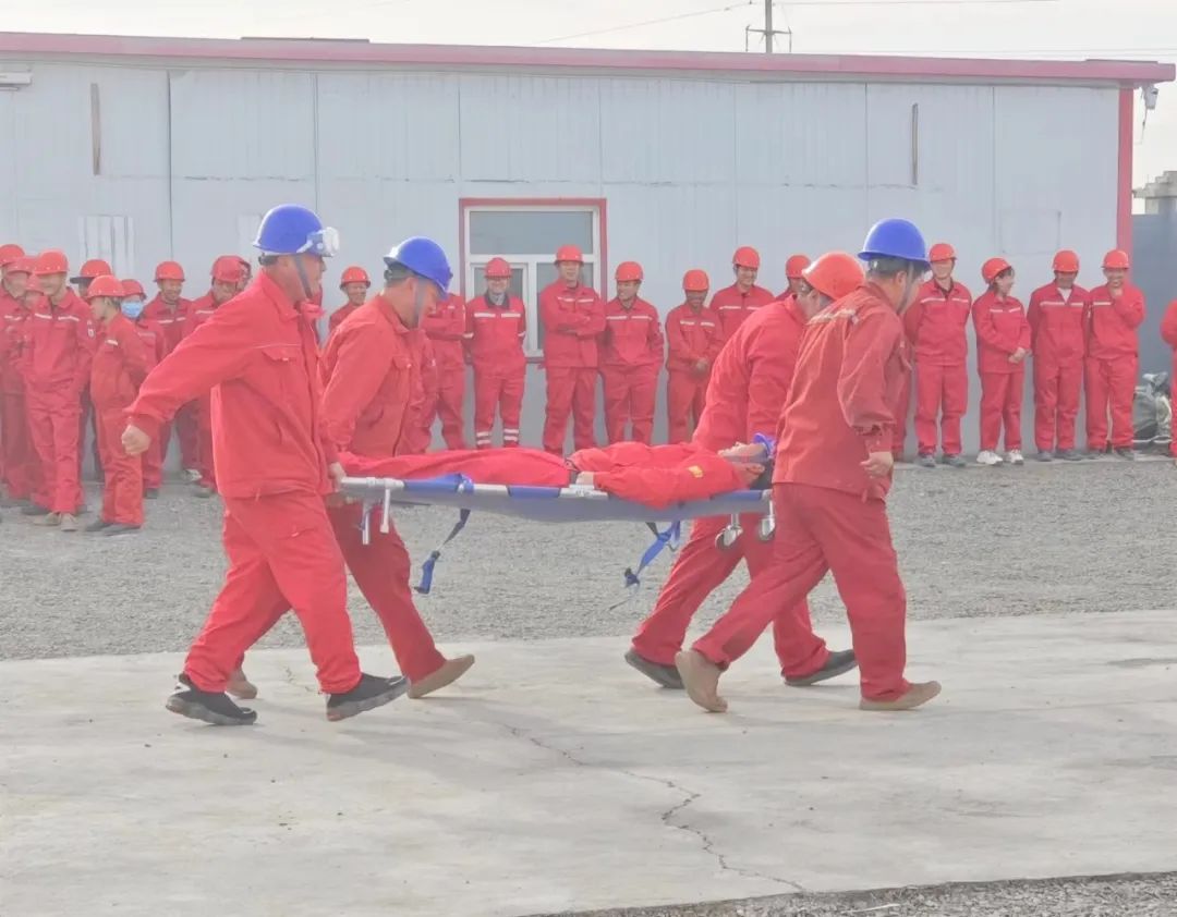 新疆項目部開展火災事故專項預案應急救援演練(圖2) 新疆項目部開展火災事故專項預案應急救援演練(圖2)