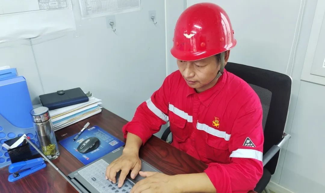 【先進榜樣】清廉標兵萬剛:以身作則顧大局 精打細算創(chuàng)效益(圖4) 【先進榜樣】清廉標兵萬剛:以身作則顧大局 精打細算創(chuàng)效益(圖4)