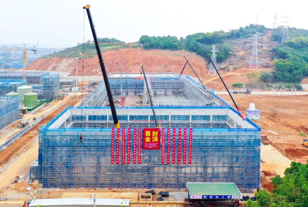 楚星生態項目尿素庫順利封頂(圖2) 楚星生態項目尿素庫順利封頂(圖2)