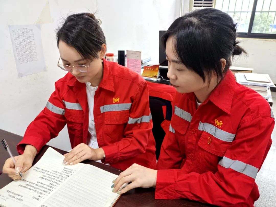 【宜化榜樣】化機(jī)公司李丹:提升素質(zhì)強(qiáng)技能,勇于奉獻(xiàn)顯擔(dān)當(dāng)(圖3) 【宜化榜樣】化機(jī)公司李丹:提升素質(zhì)強(qiáng)技能,勇于奉獻(xiàn)顯擔(dān)當(dāng)(圖3)