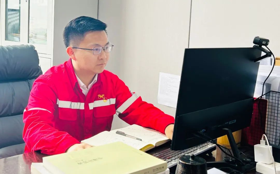 【宜化榜樣】化機(jī)公司田波:牢記職責(zé)使命,維護(hù)企業(yè)利益(圖4) 【宜化榜樣】化機(jī)公司田波:牢記職責(zé)使命,維護(hù)企業(yè)利益(圖4)