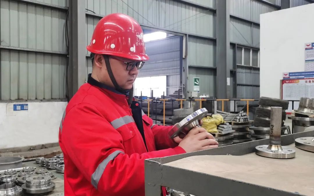 【管理標兵】化機公司黃亞華：扎根一線勤鉆研，履職盡責(zé)勇?lián)?圖3)