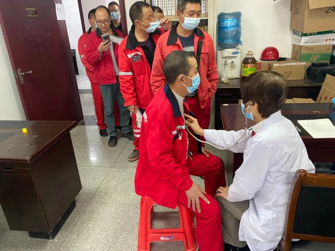 宜化化機(jī):關(guān)愛(ài)職工健康 開(kāi)展職業(yè)健康體檢(圖2) 宜化化機(jī):關(guān)愛(ài)職工健康 開(kāi)展職業(yè)健康體檢(圖2)