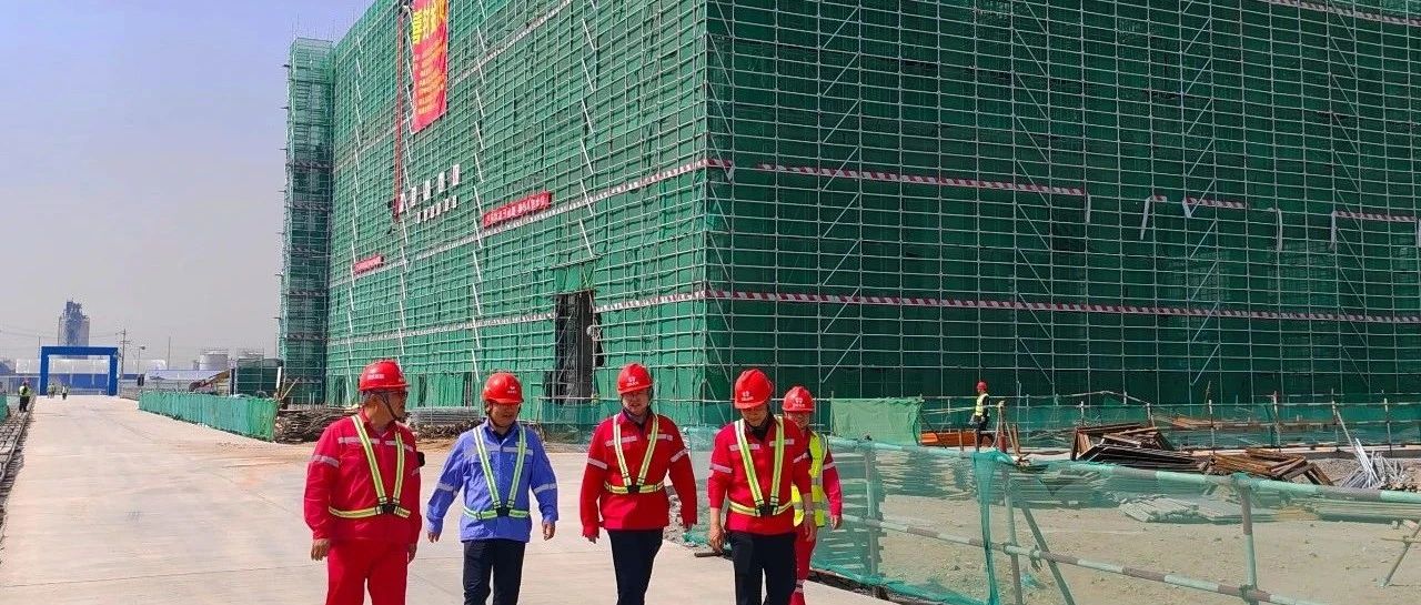 化機公司黨委書記、董事長、總經理楊中澤到內蒙季戊四醇項目現場辦公